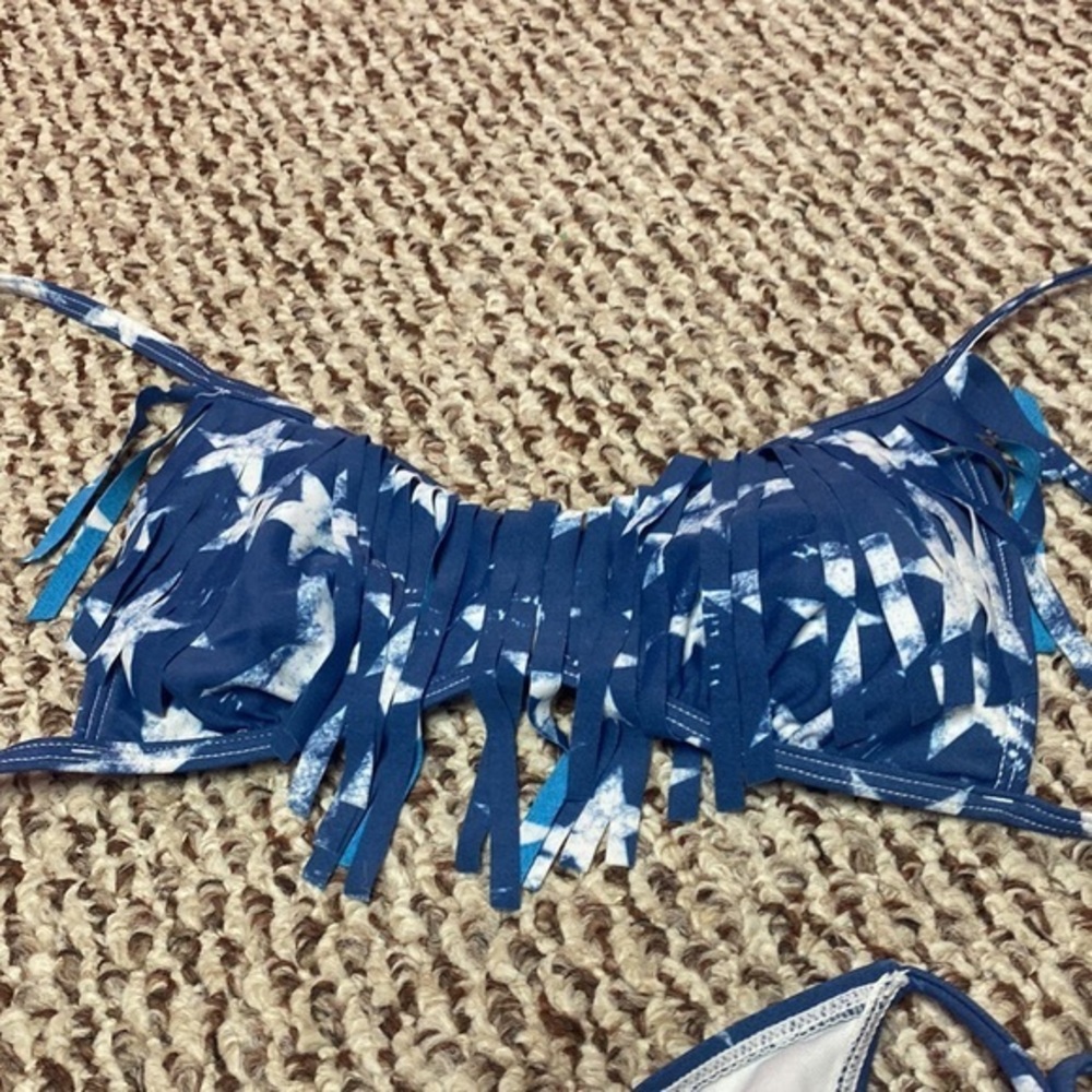 Bikini‎ - Picture 4 of 8